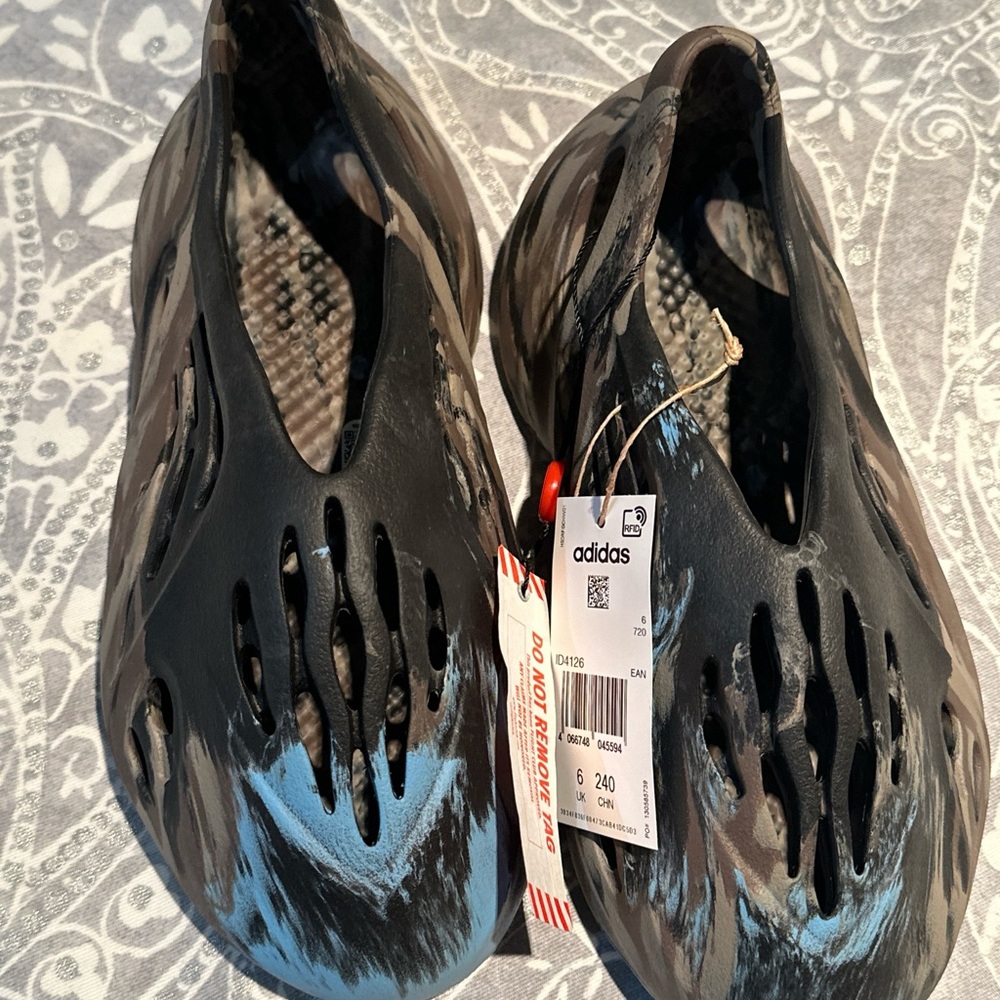 Adidas Black & Blue Yezzy Slip-On Shoes UK6 (Fits US 7) NEW